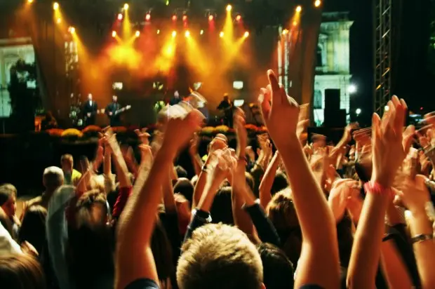 Think Like a Rockstar and Stand Out from the Competition!